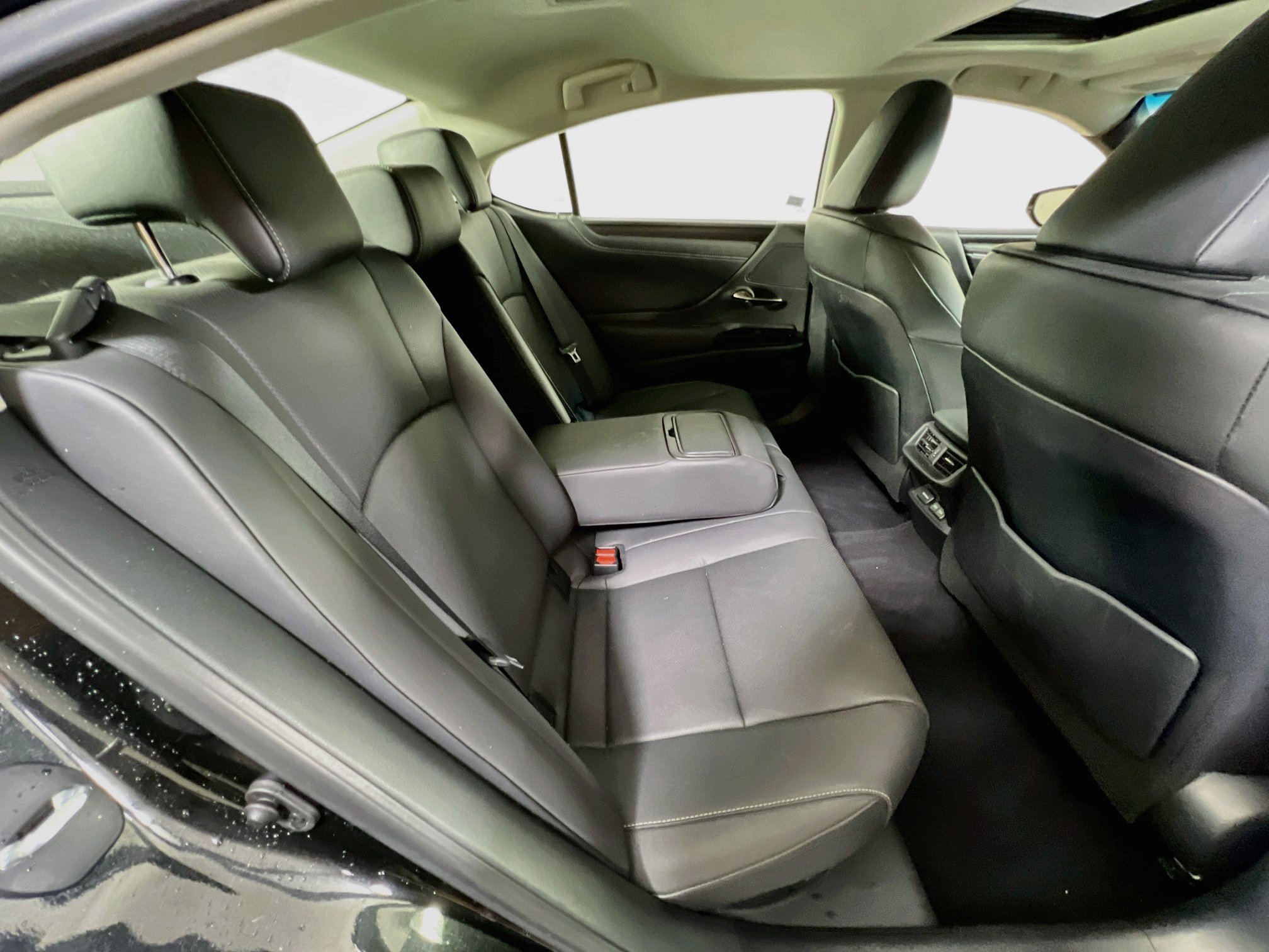 Used 2024 Lexus ES 300h w/ Premium Package FWD image 27
