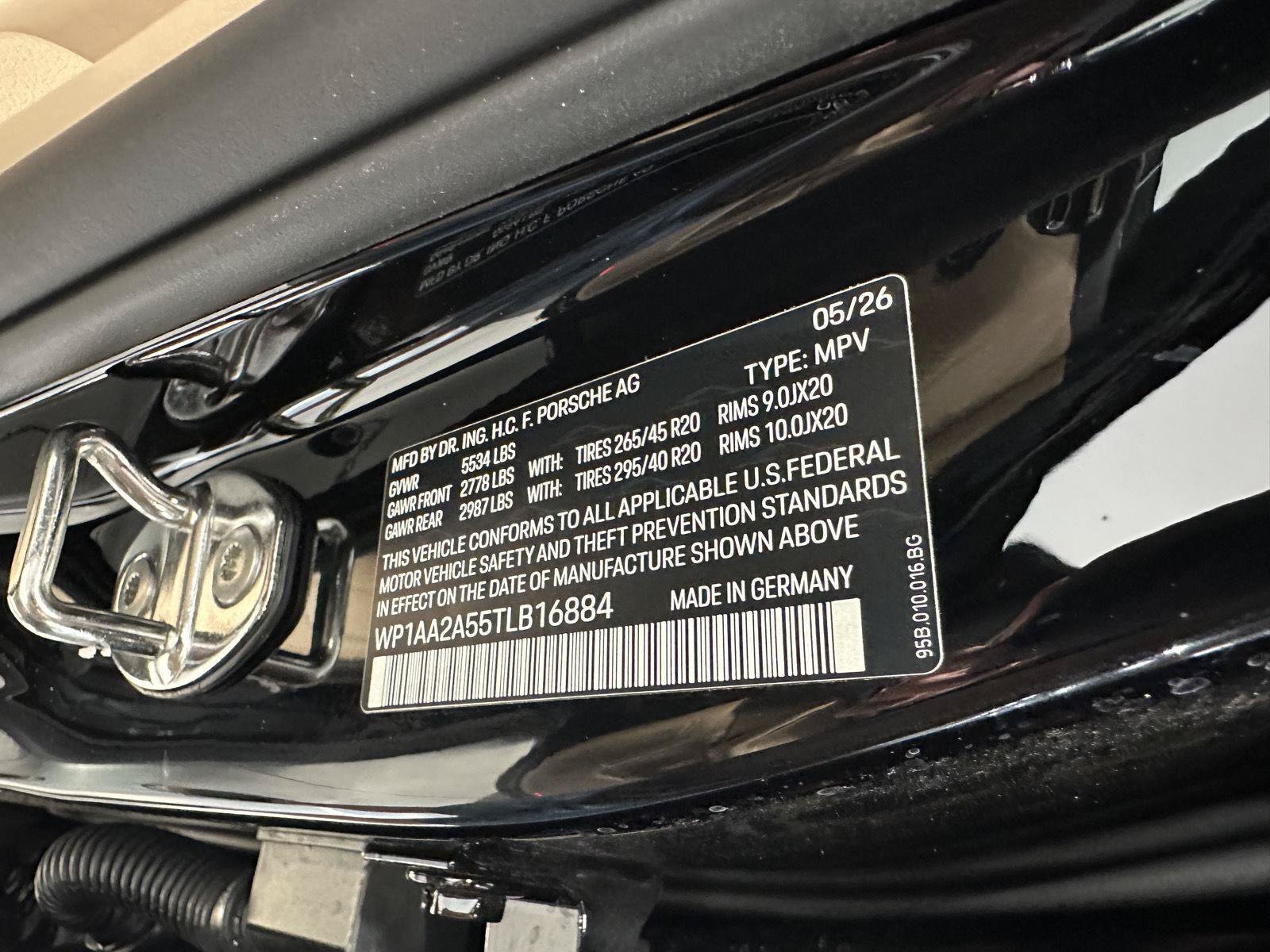 New 2026 Porsche Macan AWD/4WD image 18