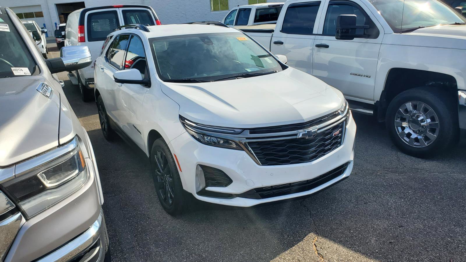 Used 2023 Chevrolet Equinox RS w/ RS Leather Package image 2