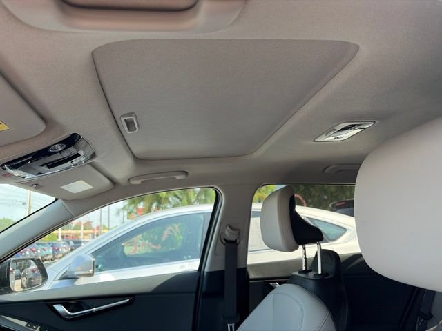 Certified 2025 Kia Niro EX Touring FWD image 8