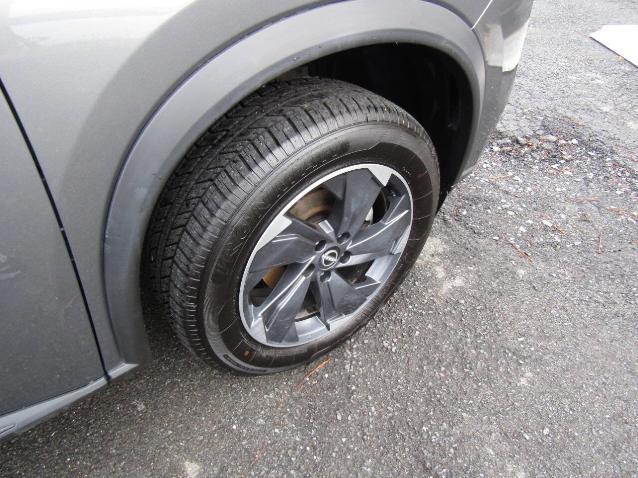 Used 2025 Nissan Rogue SV image 40