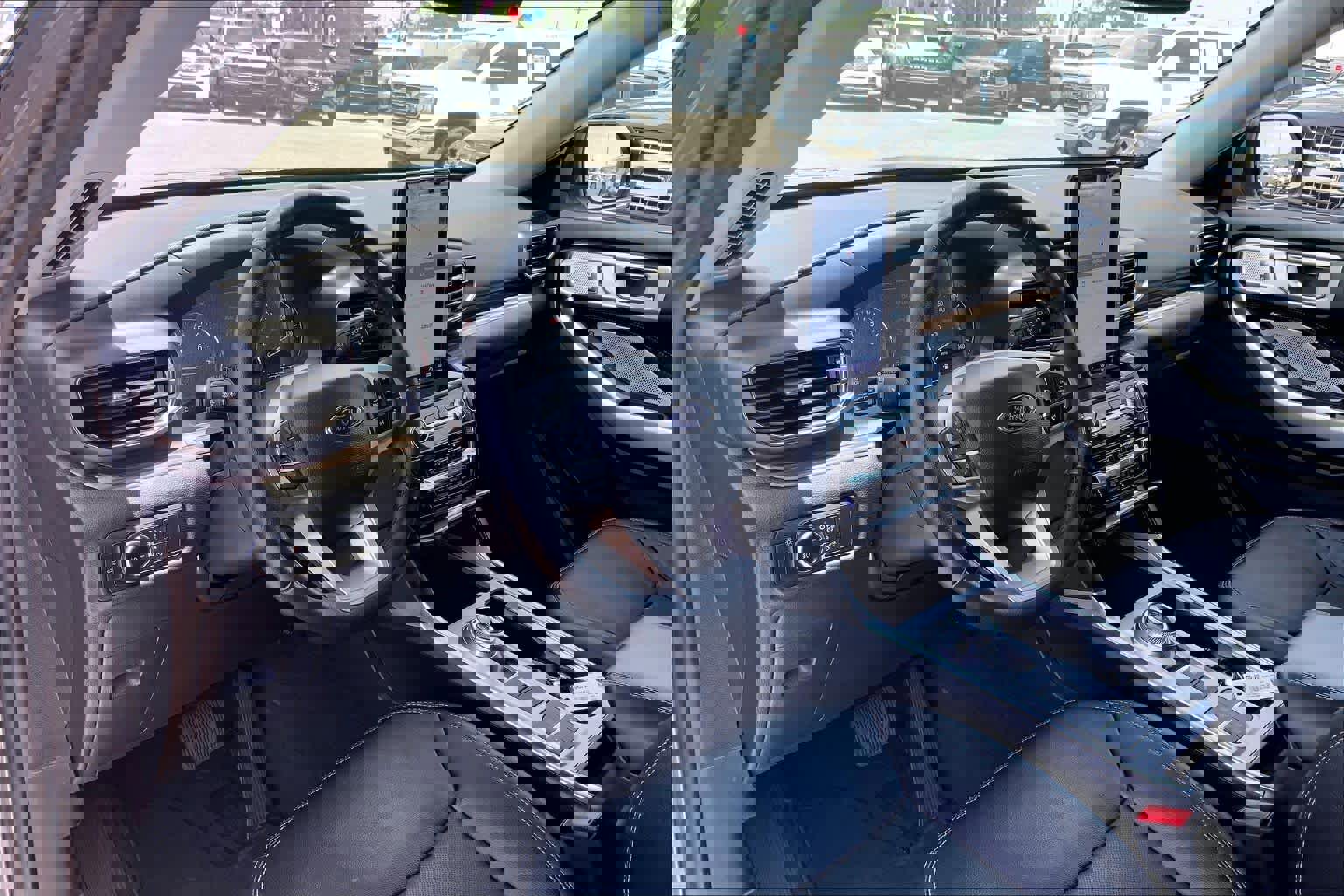 Certified 2024 Ford Explorer Limited w/ Limited Technology Package RWD image 17