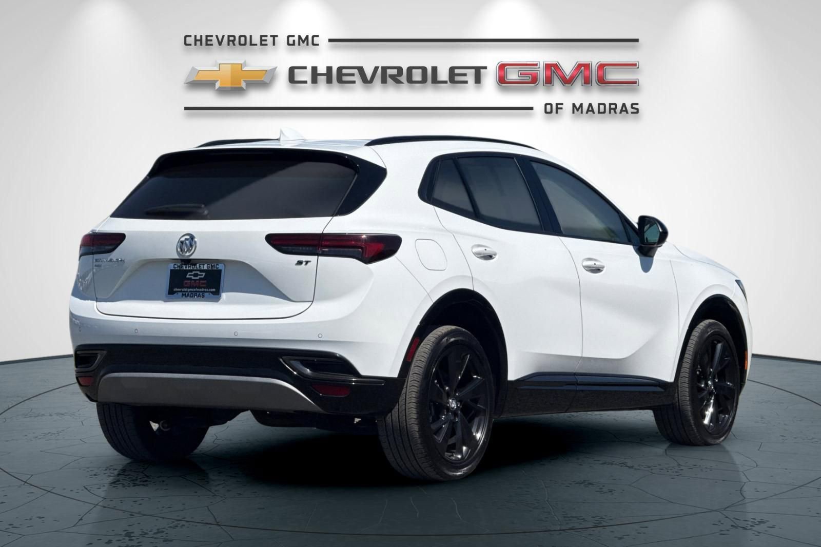 Used 2023 Buick Envision Essence w/ Technology Package I AWD/4WD image 3