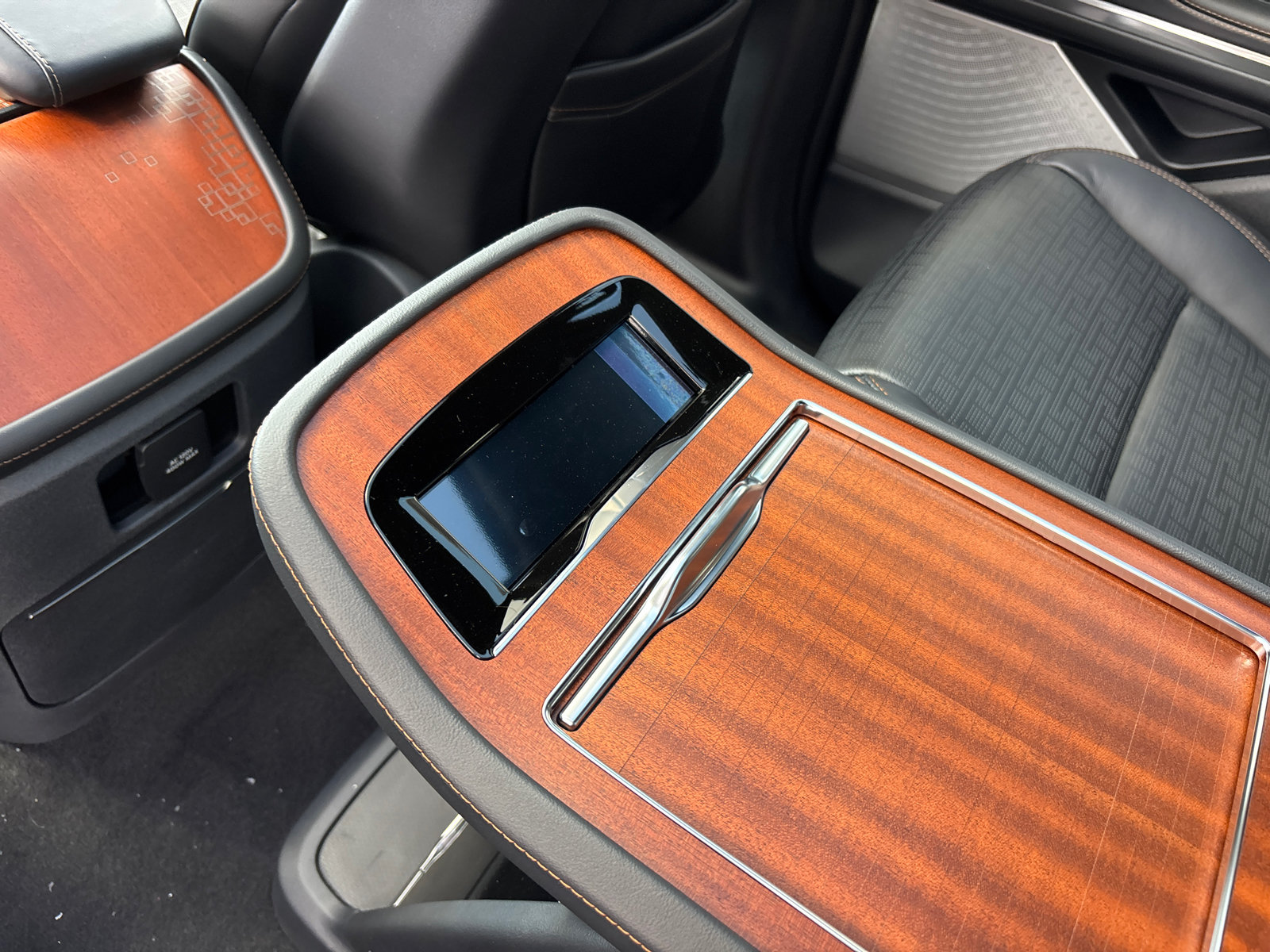 New 2027 Lincoln Navigator Black Label AWD/4WD image 33