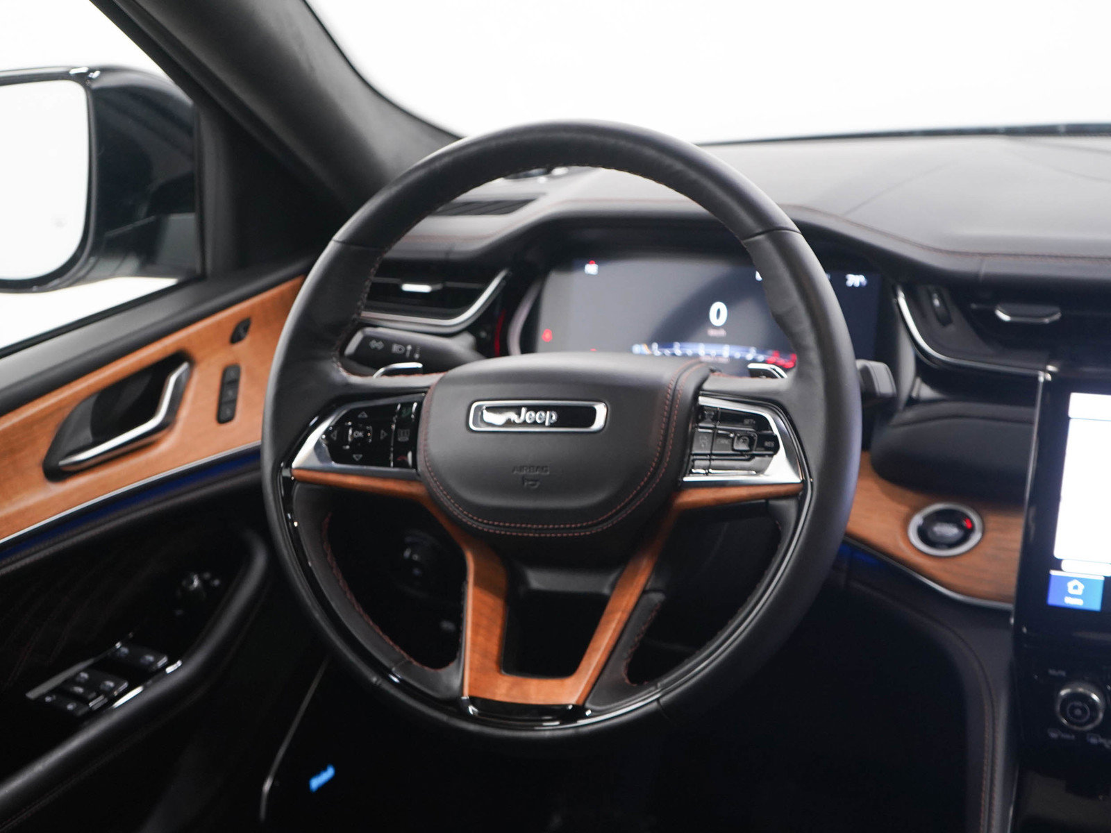 Used 2023 Jeep Grand Cherokee L Summit AWD/4WD image 14