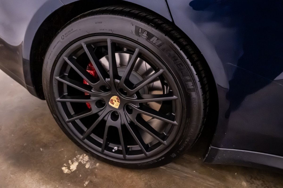 Used 2015 Porsche Panamera GTS AWD/4WD image 4