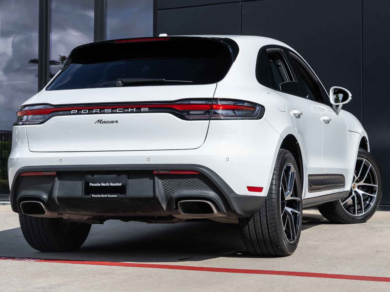 Certified 2025 Porsche Macan w/ Premium Package Plus AWD/4WD image 11