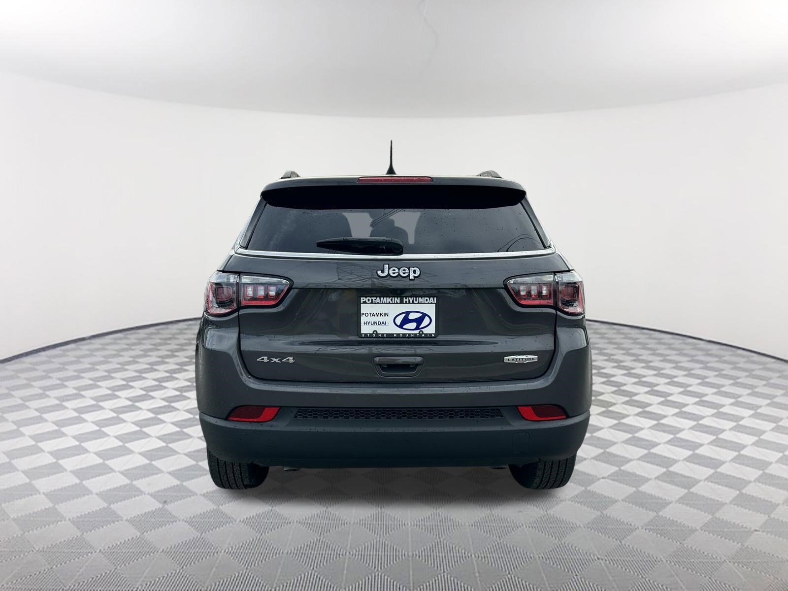 Used 2024 Jeep Compass Latitude w/ Sun and Sound Group image 8