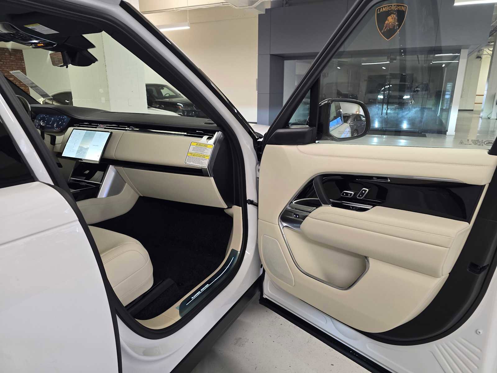 New 2026 Land Rover Range Rover SE image 12