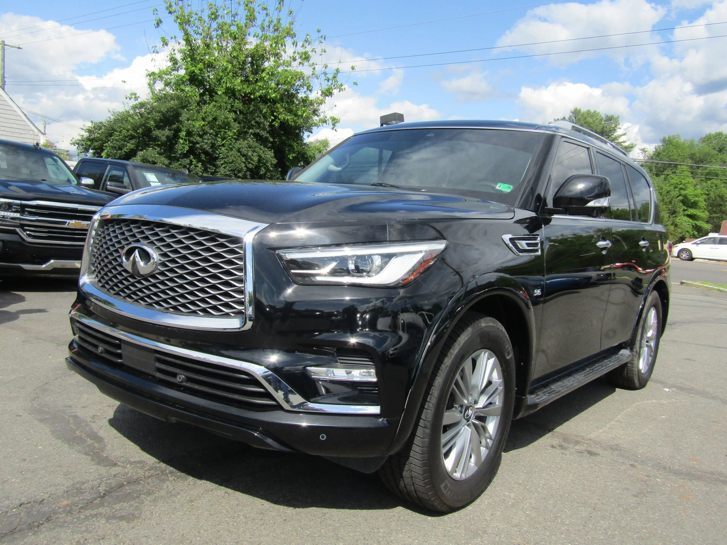 Used 2019 INFINITI QX80 Luxe image 3