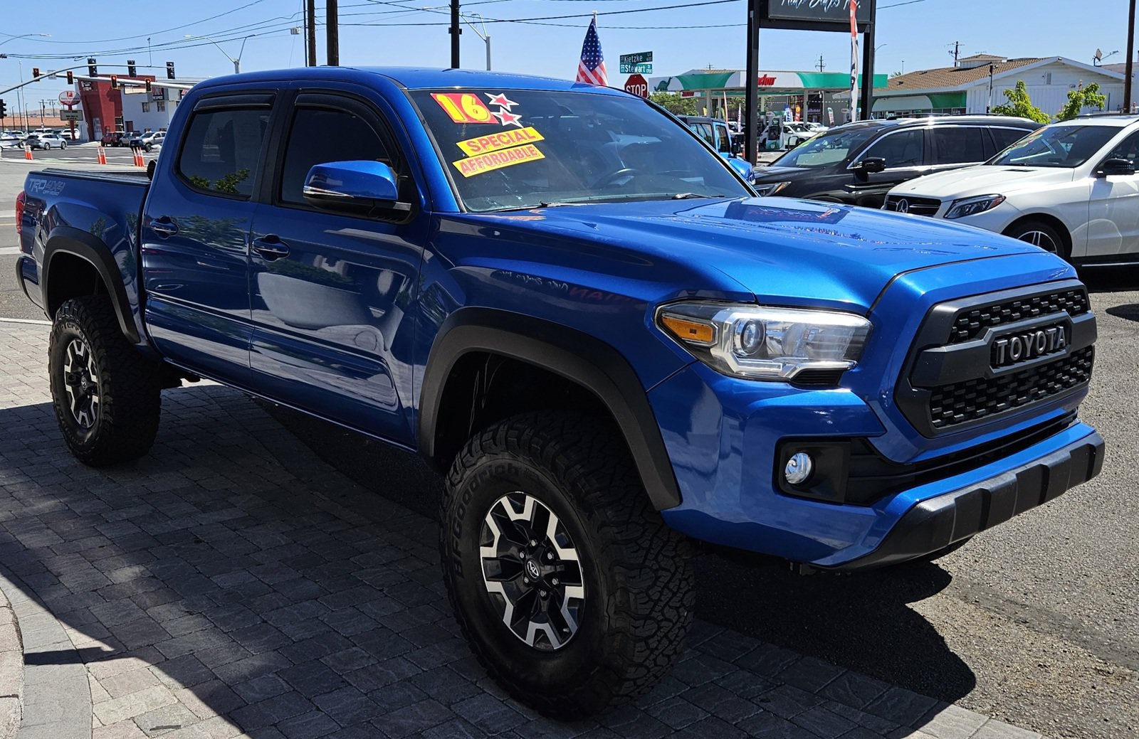 Used 2016 Toyota Tacoma TRD Off-Road w/ Towing Package AWD/4WD image 1