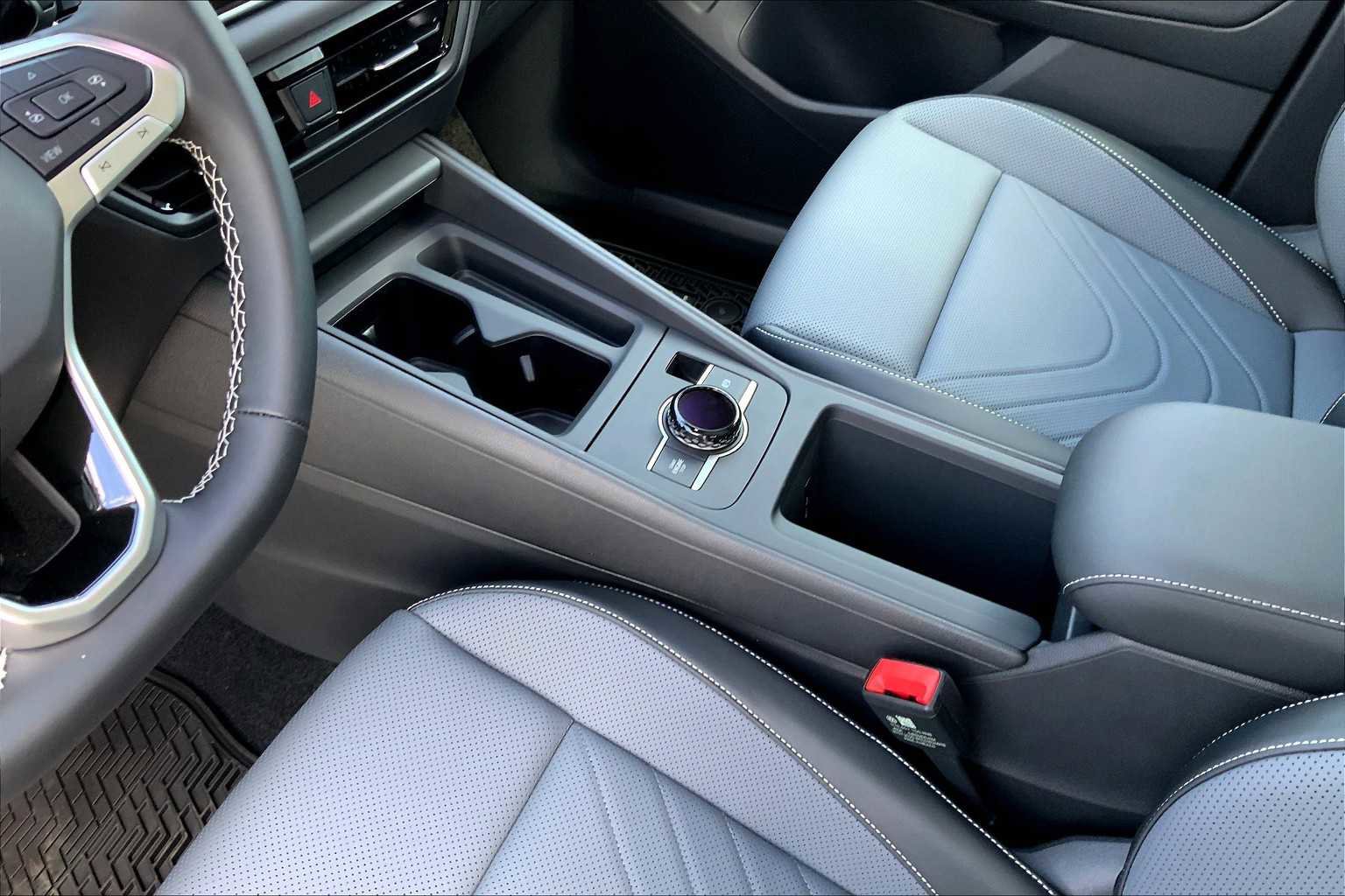 New 2025 Volkswagen Tiguan SE AWD/4WD image 7