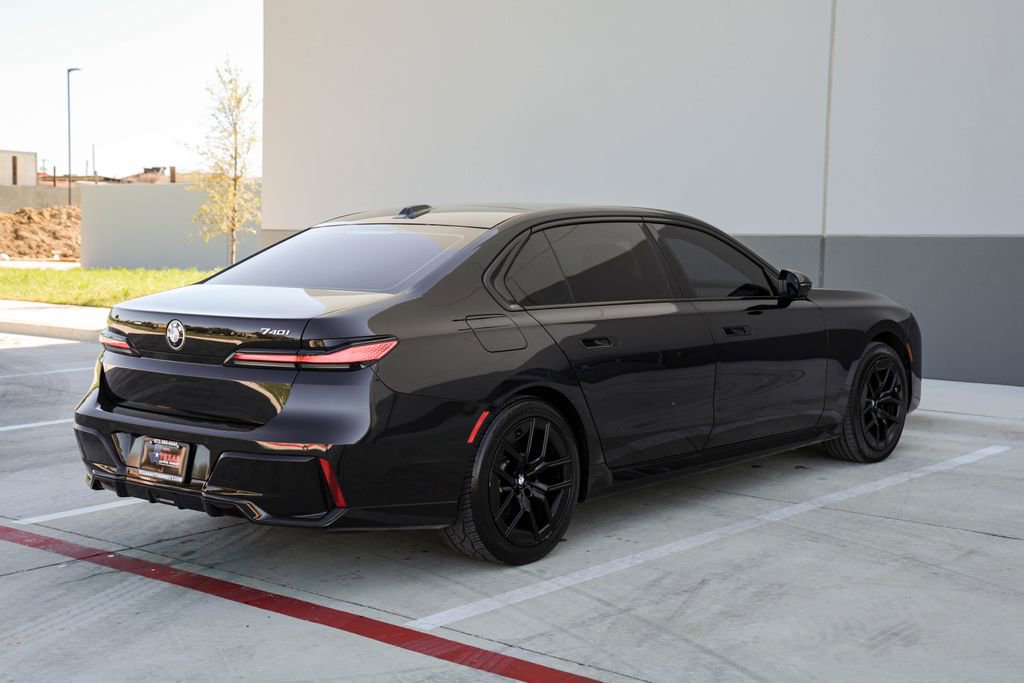 Used 2024 BMW 740i image 7