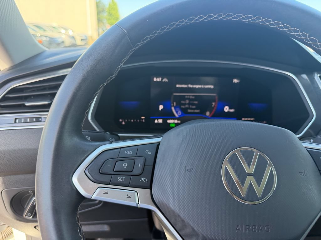 Used 2023 Volkswagen Tiguan SE w/ Panoramic Sunroof Package AWD/4WD image 17