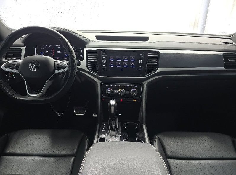 Used 2023 Volkswagen Atlas Cross Sport SEL R-Line AWD/4WD image 5