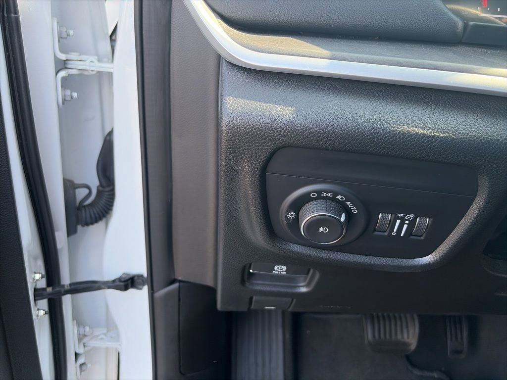 Certified 2023 Jeep Grand Cherokee L Limited image 32