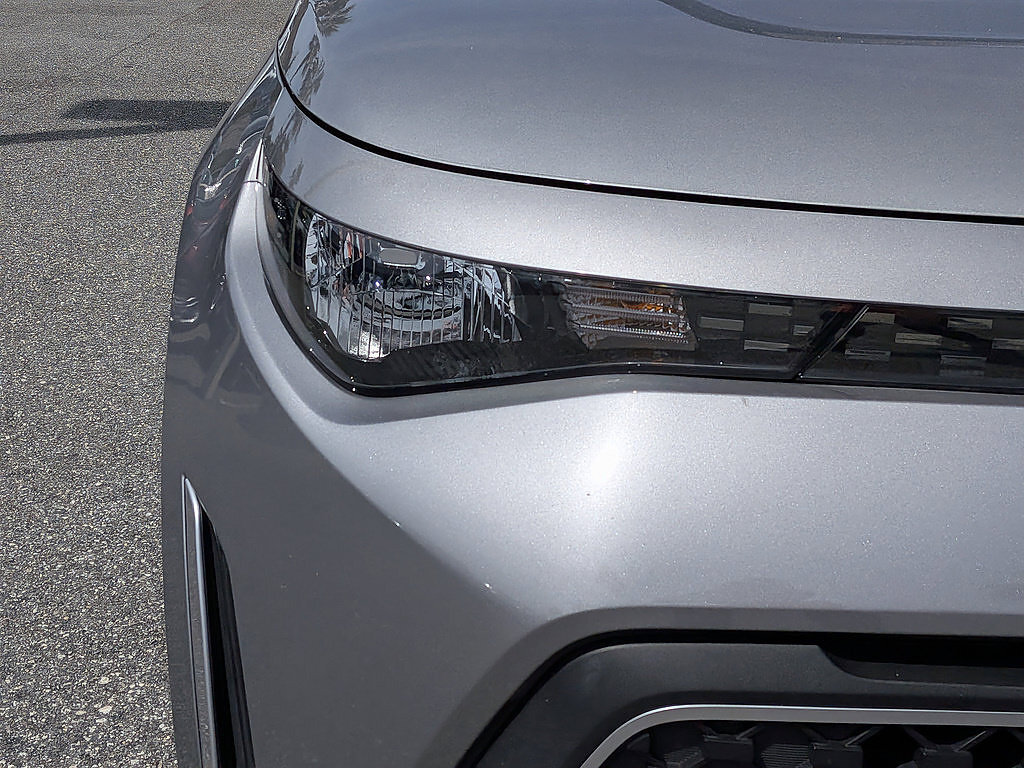 Used 2023 Kia Soul LX w/ LX Technology Package FWD image 12