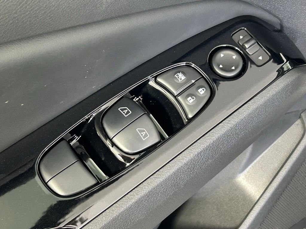 Used 2025 Nissan Altima 2.5 SL FWD image 33
