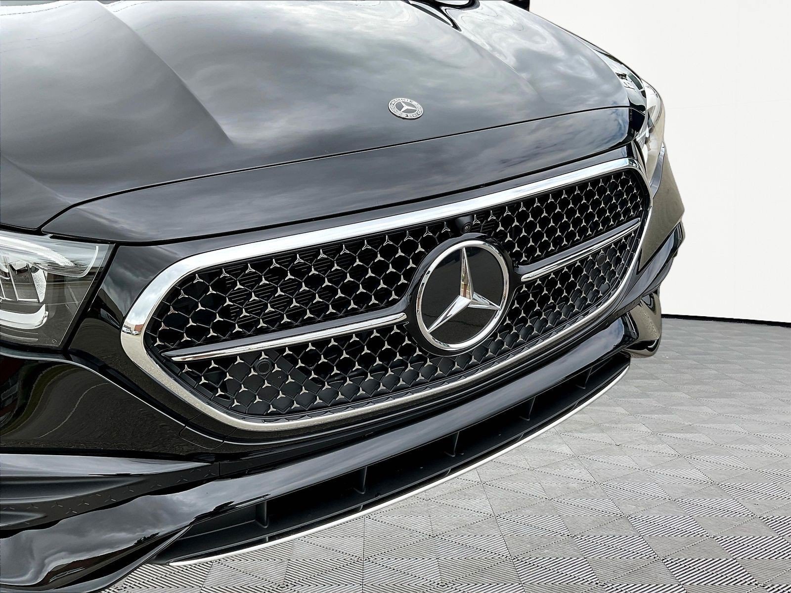 Certified 2025 Mercedes-Benz E 350 4MATIC Sedan image 33
