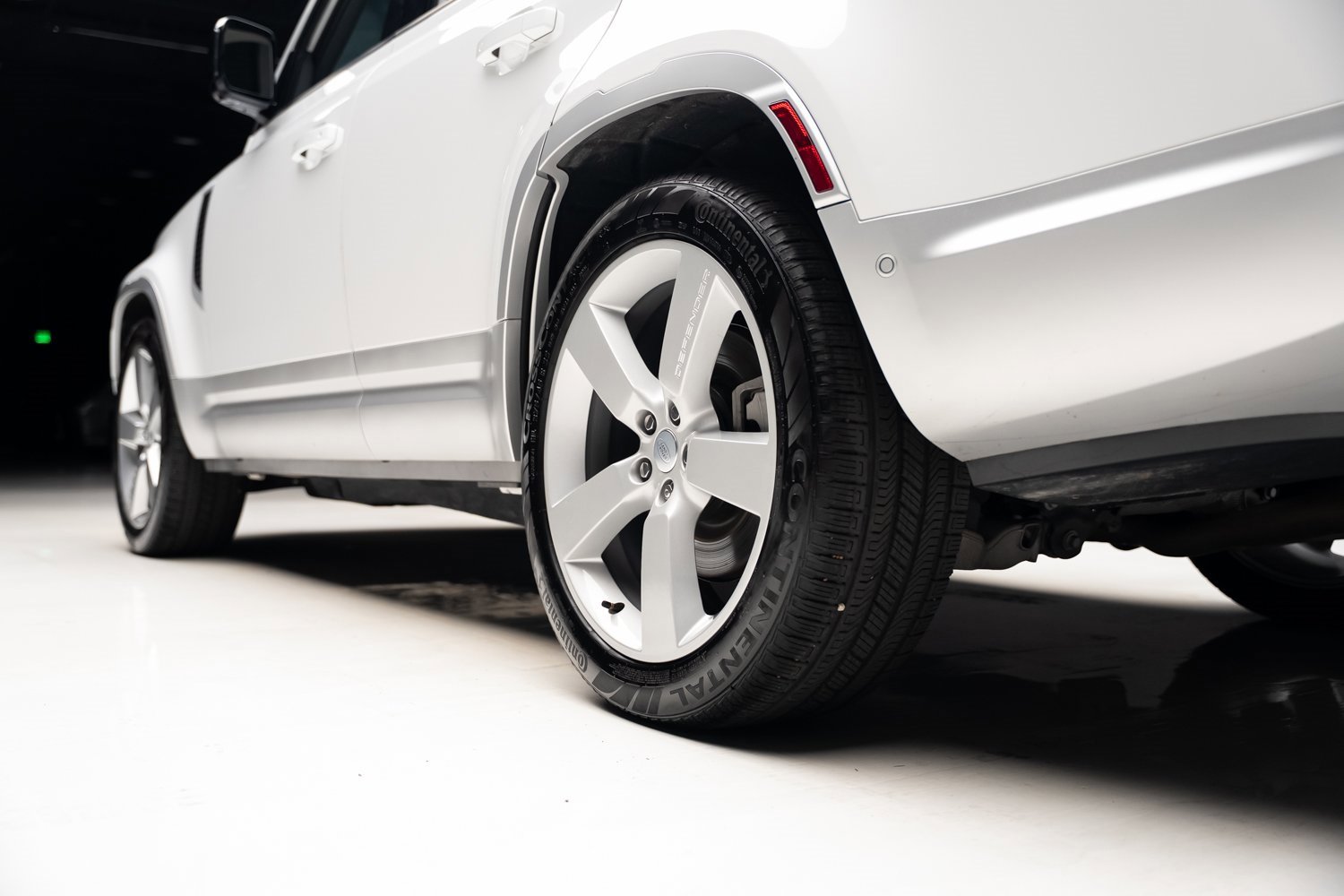 Used 2023 Land Rover Defender 130 First Edition image 79