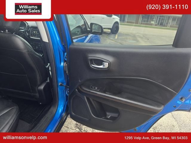 Used 2018 Jeep Compass Limited w/ Navigation Group AWD/4WD image 18
