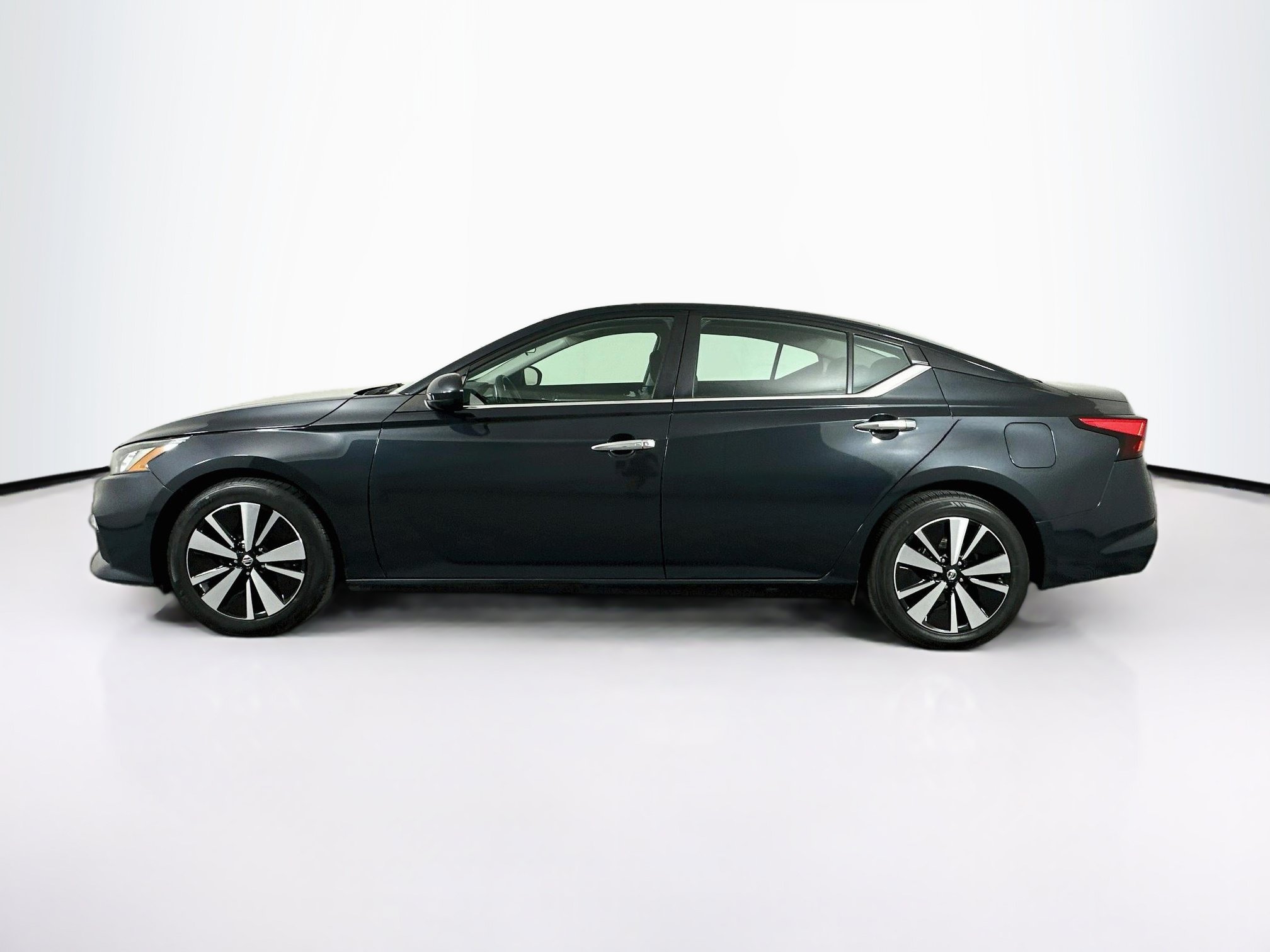 Used 2022 Nissan Altima 2.5 SV FWD image 4
