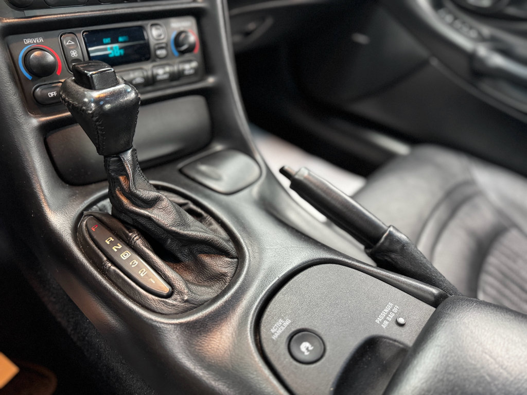 Used 2001 Chevrolet Corvette Coupe w/ Preferred Equipment Group1 image 22