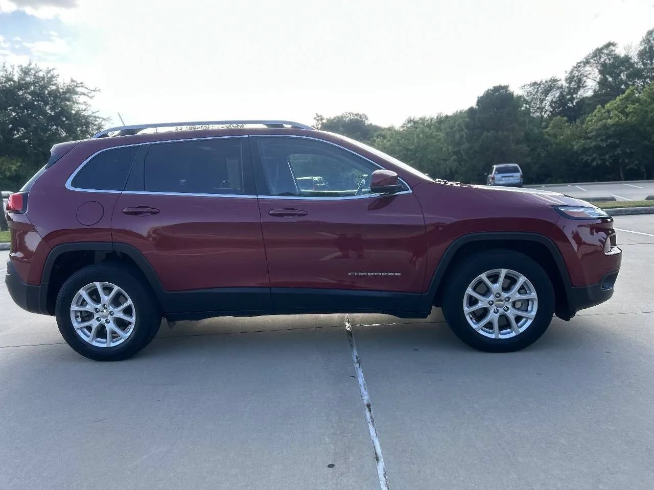 Used 2017 Jeep Cherokee Latitude w/ Safety/Convenience Group AWD/4WD image 5