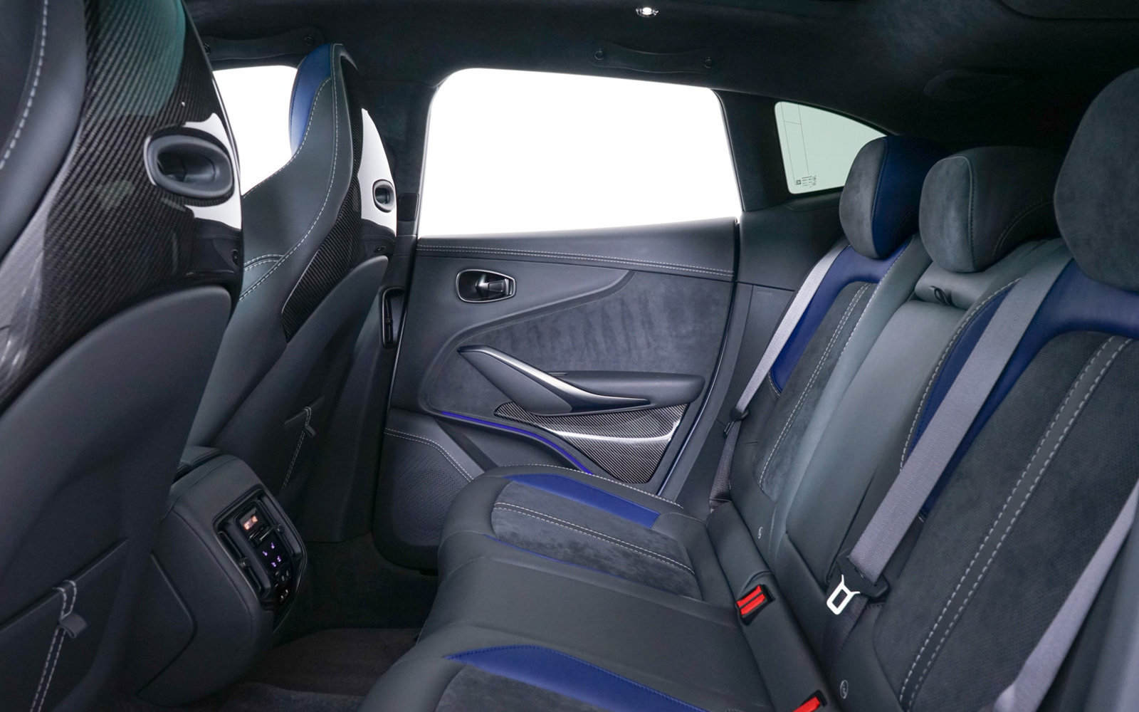 Used 2023 Aston Martin DBX 707 AWD/4WD image 22