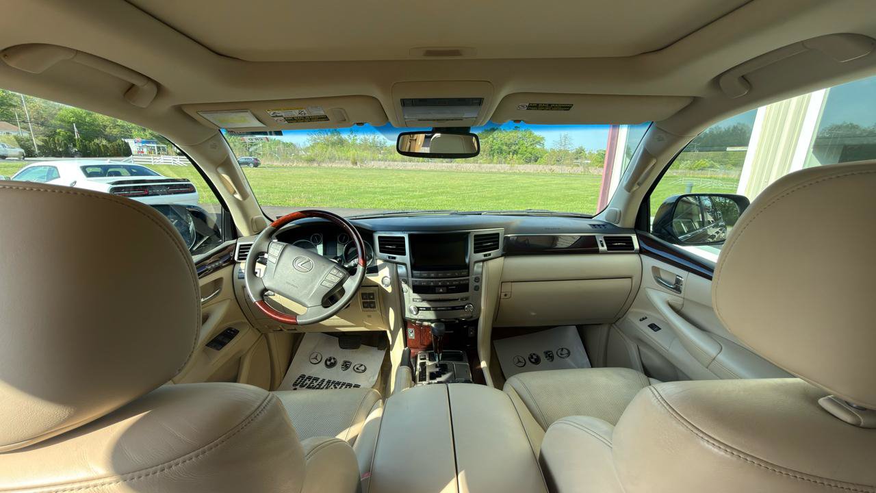 Used 2013 Lexus LX 570 4WD image 24