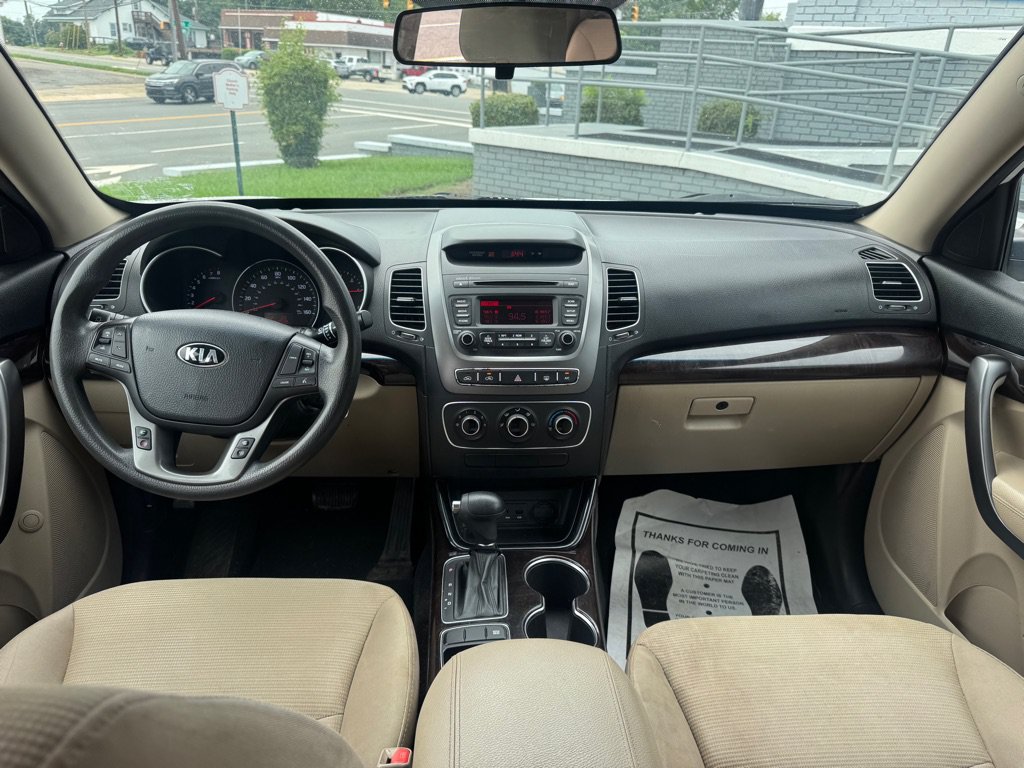 Used 2015 Kia Sorento LX AWD/4WD image 9