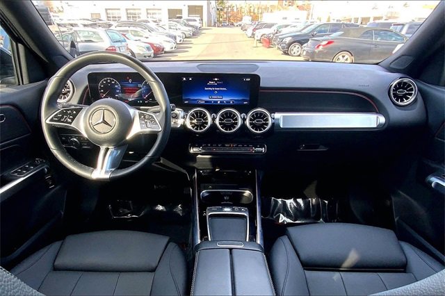 Used 2025 Mercedes-Benz GLB 250 4MATIC image 12