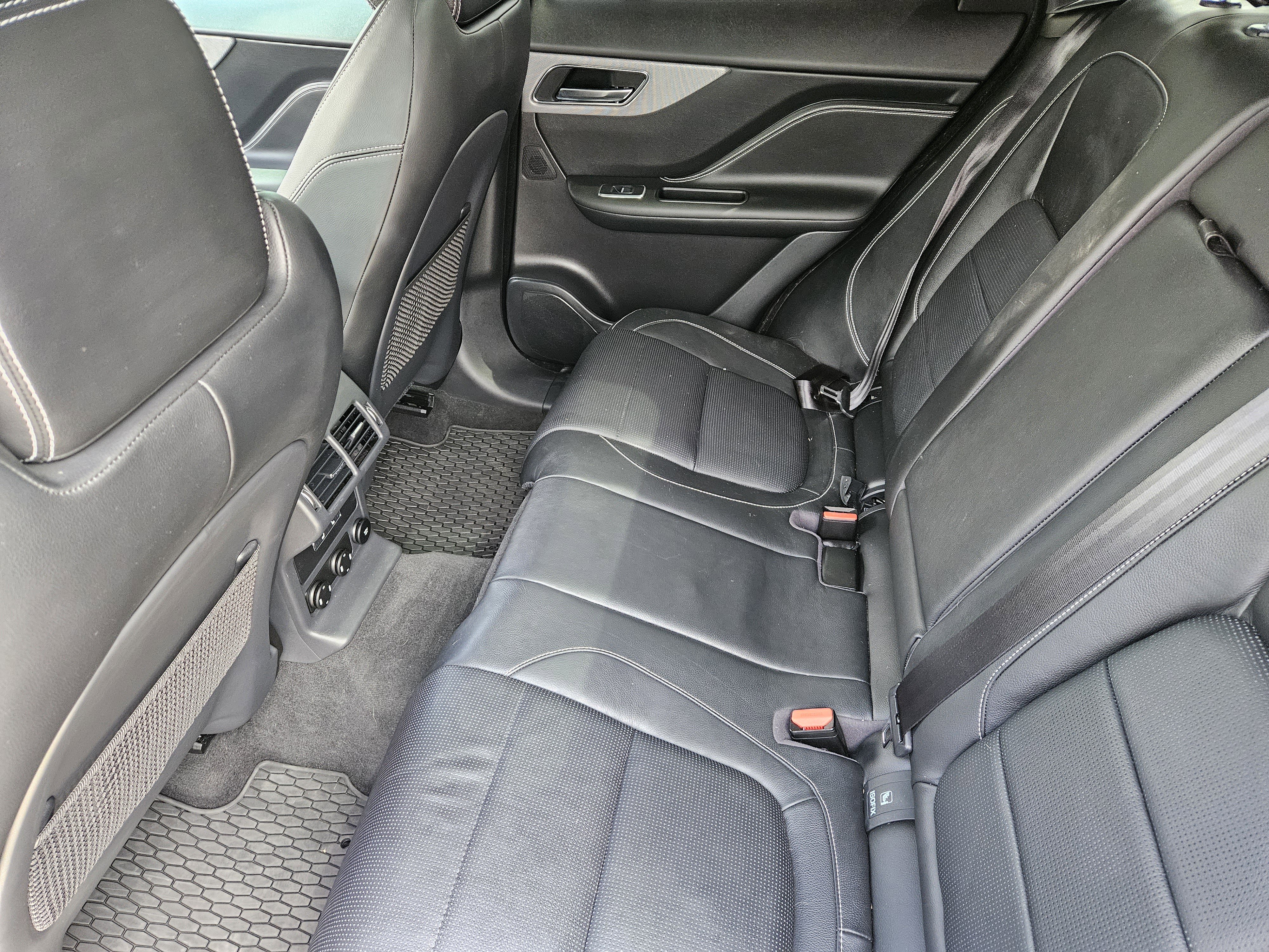 Used 2020 Jaguar F-PACE S image 29