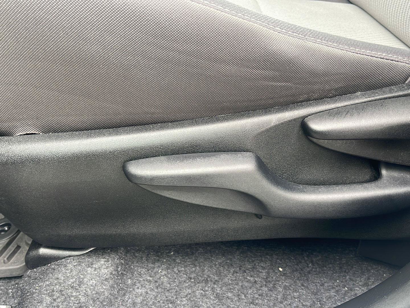 Used 2015 Toyota RAV4 XLE AWD/4WD image 17