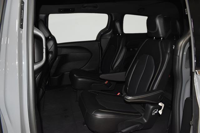 Used 2025 Chrysler Pacifica Select FWD image 25