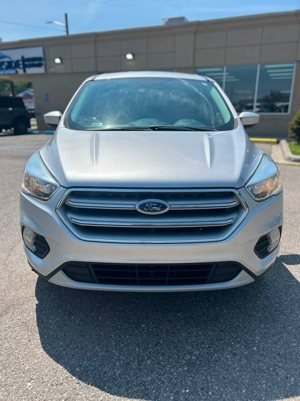 Used 2017 Ford Escape SE FWD image 2