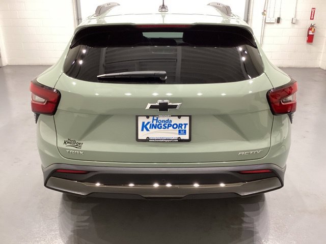 Used 2024 Chevrolet Trax ACTIV w/ Sunroof Package FWD image 8