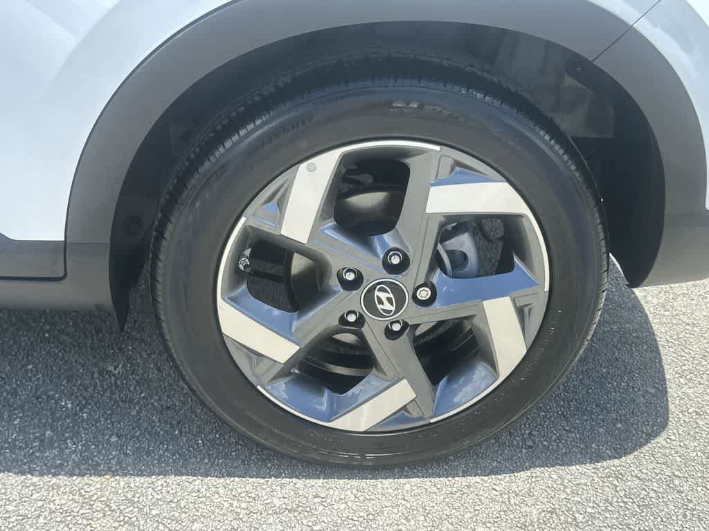 Used 2025 Hyundai Venue SEL FWD image 10