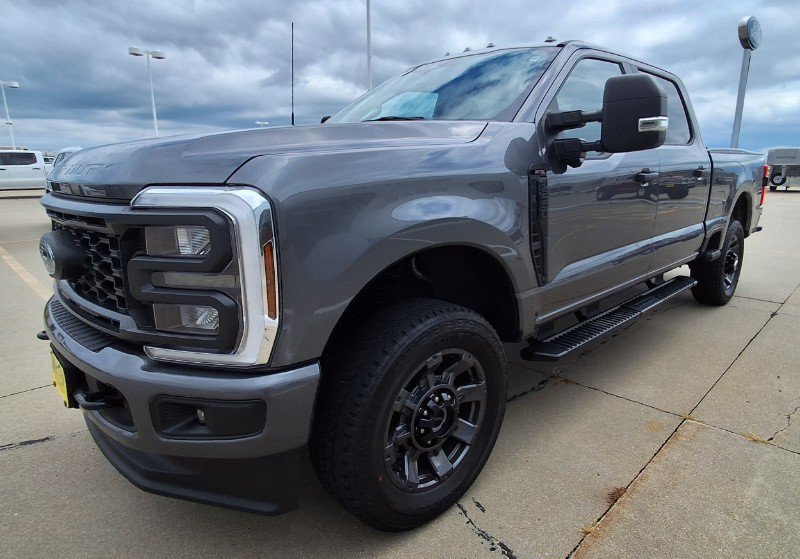 Used 2024 Ford F250 XL w/ STX Appearance Package AWD/4WD image 4