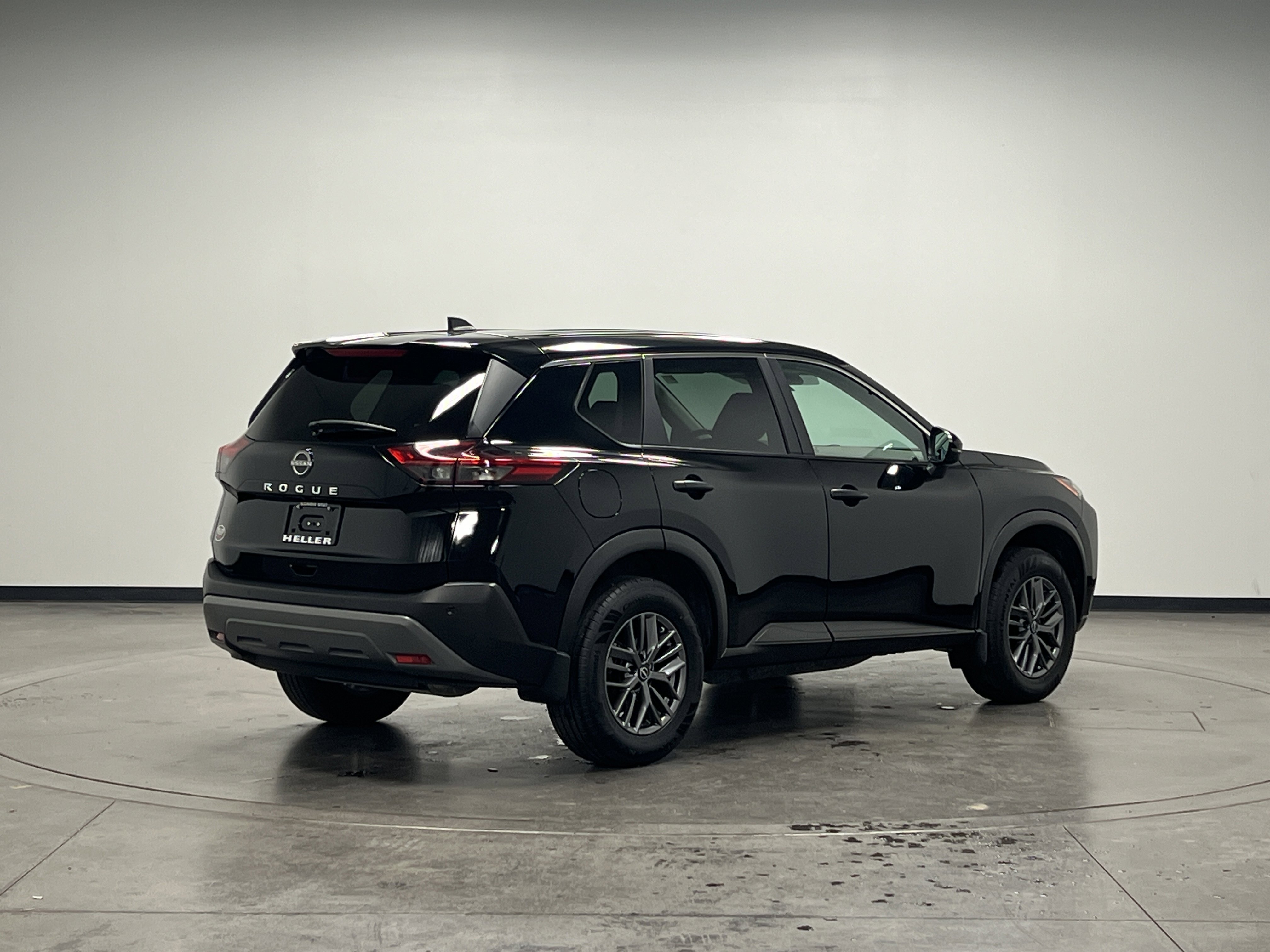 Used 2023 Nissan Rogue S image 8