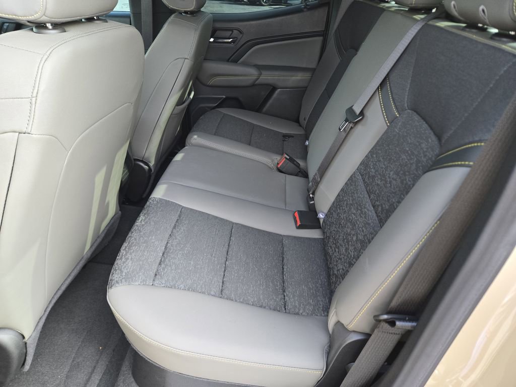 Used 2024 Chevrolet Colorado ZR2 w/ Technology Package AWD/4WD image 19