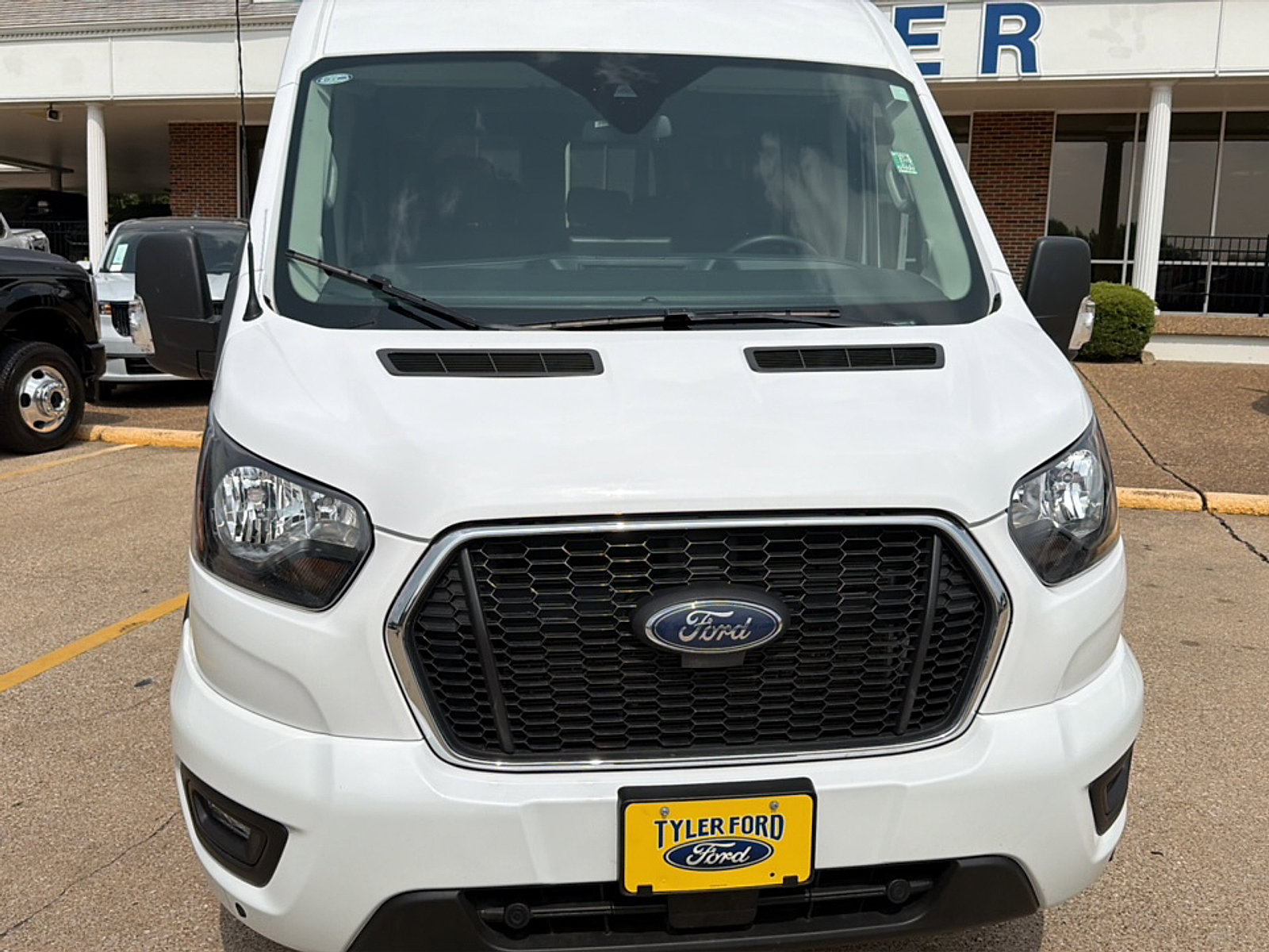 Used 2025 Ford Transit 350 XLT RWD image 3