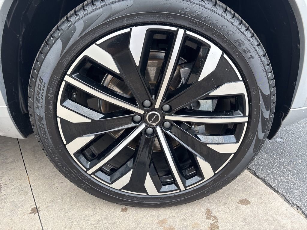 Certified 2025 Volvo XC90 B6 Plus image 14