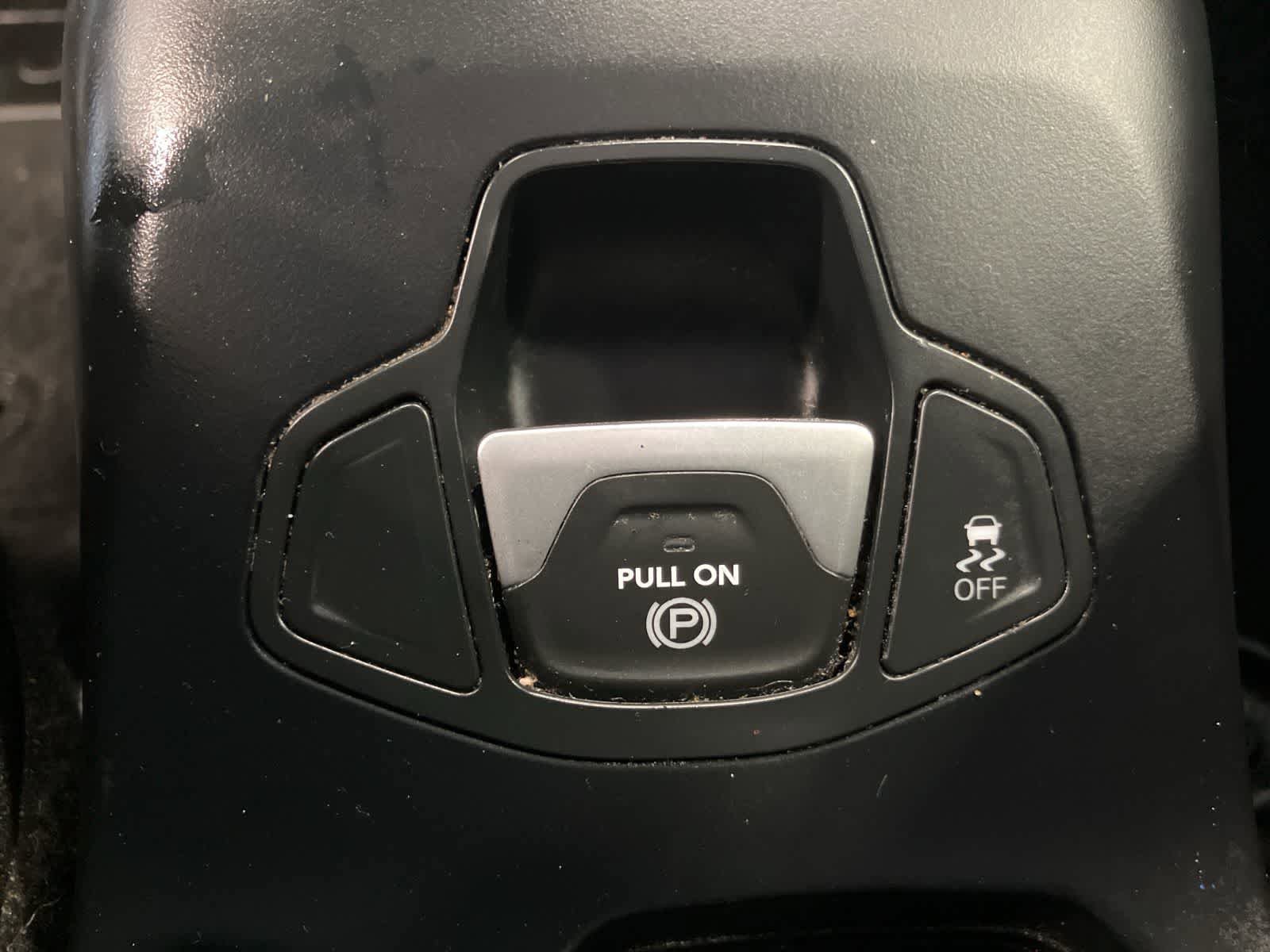 Used 2020 Jeep Renegade Latitude w/ Cold Weather Group AWD/4WD image 15