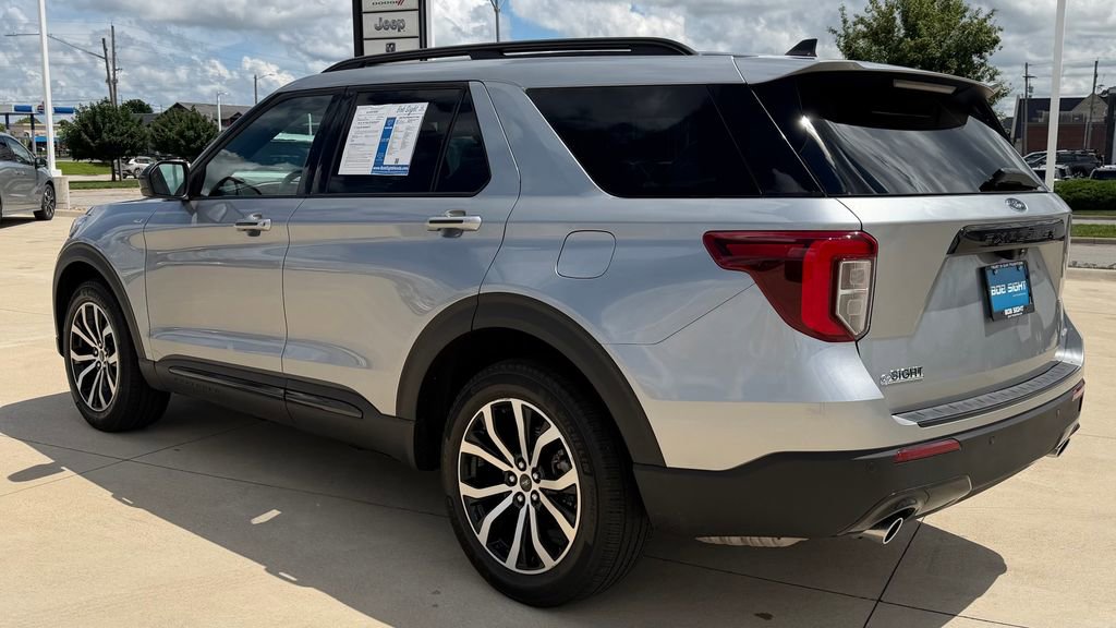 Used 2023 Ford Explorer ST-Line AWD/4WD image 3