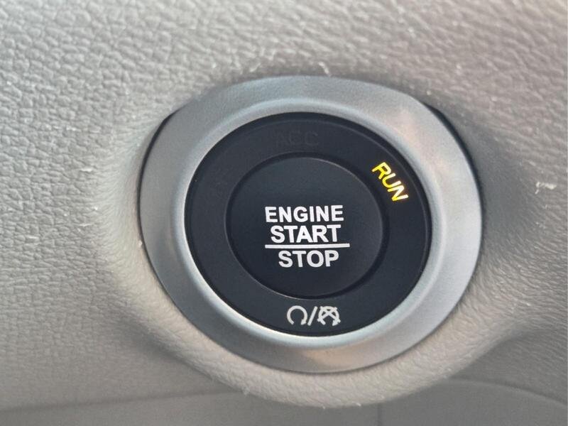 Used 2023 Chrysler Pacifica Touring-L FWD image 30