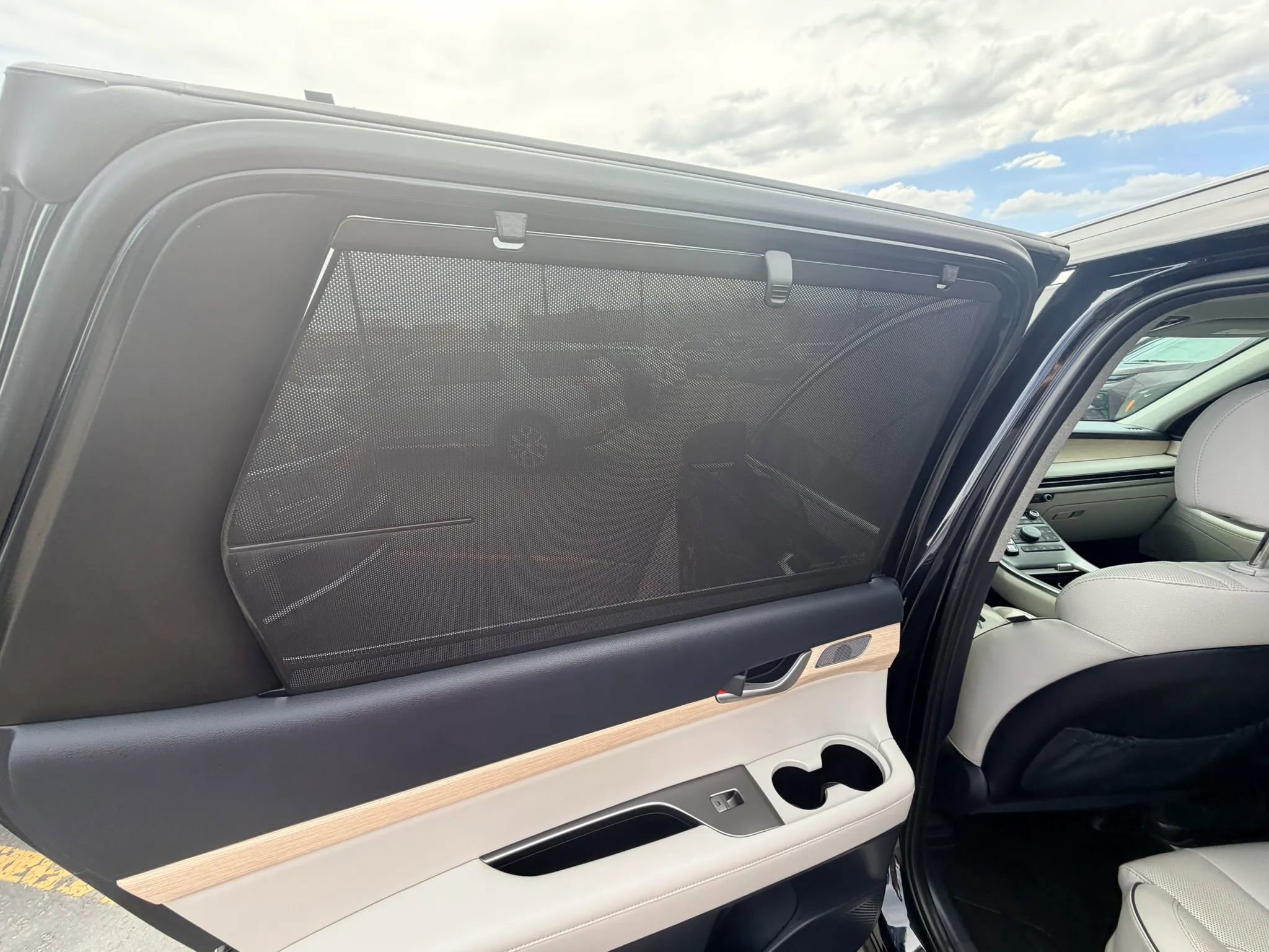 Used 2023 Hyundai Palisade Limited w/ Winter Package image 23