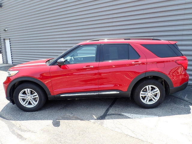 Certified 2024 Ford Explorer XLT w/ Equipment Group 202A AWD/4WD image 2
