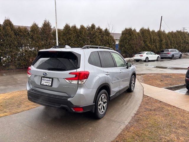 Used 2023 Subaru Forester Premium image 4