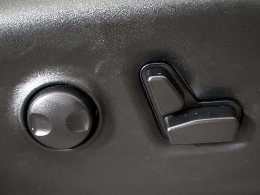 Used 2024 Chrysler Pacifica Limited image 38